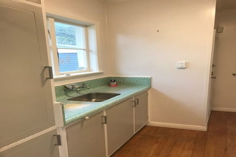 Photo of property in 179 Whites Line East, Waiwhetu, Lower Hutt, 5010