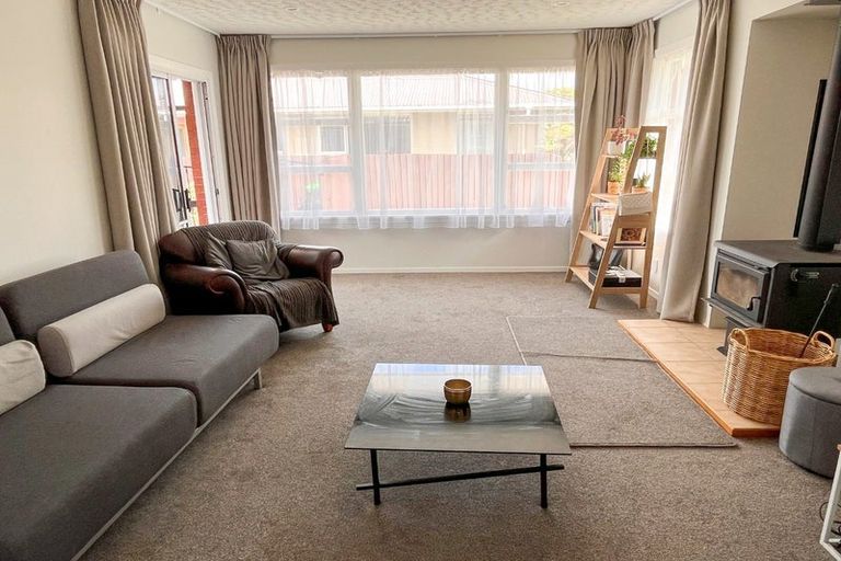 Photo of property in 37 Warren Crescent, Hillmorton, Christchurch, 8025