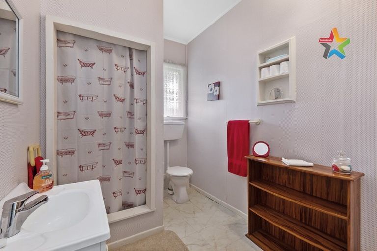 Photo of property in 33 Kingsley Street, Stokes Valley, Lower Hutt, 5019