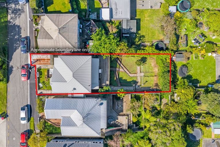 Photo of property in 7 Murray Street, Island Bay, Wellington, 6023