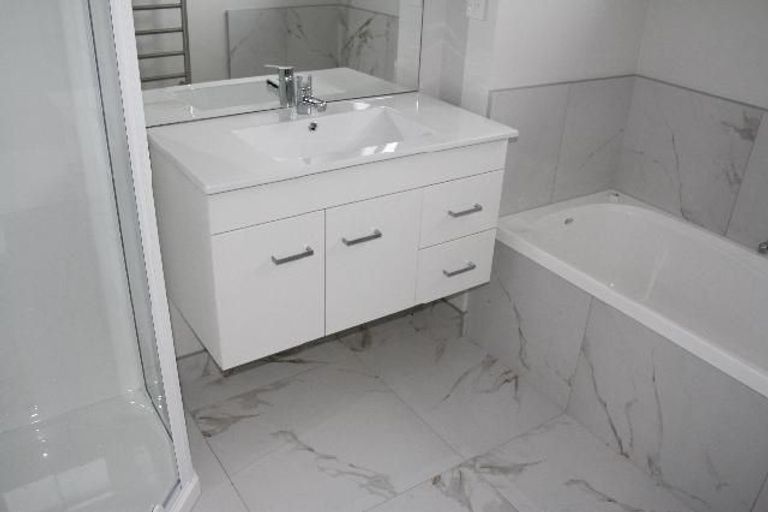 Photo of property in 56 Taikata Road, Te Atatu Peninsula, Auckland, 0610