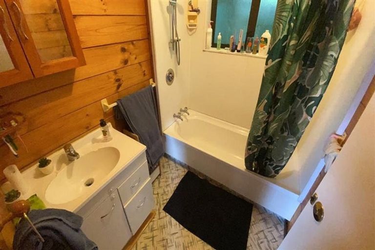 Photo of property in 21b Fernhaven Grove, Newlands, Wellington, 6037