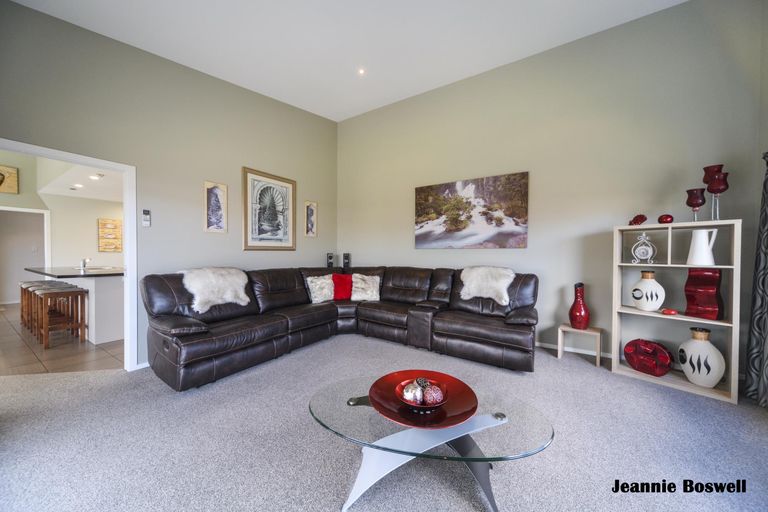 Photo of property in 5 Levi Place, Kelvin Grove, Palmerston North, 4414