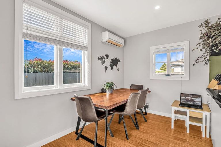 Photo of property in 6 Mortlake Street, Islington, Christchurch, 8042