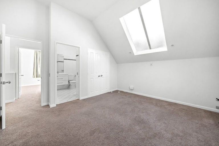 Photo of property in 124b The Ridgeway, Mornington, Wellington, 6021