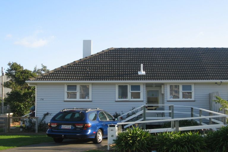 Photo of property in 19a Matahourua Crescent, Cannons Creek, Porirua, 5024