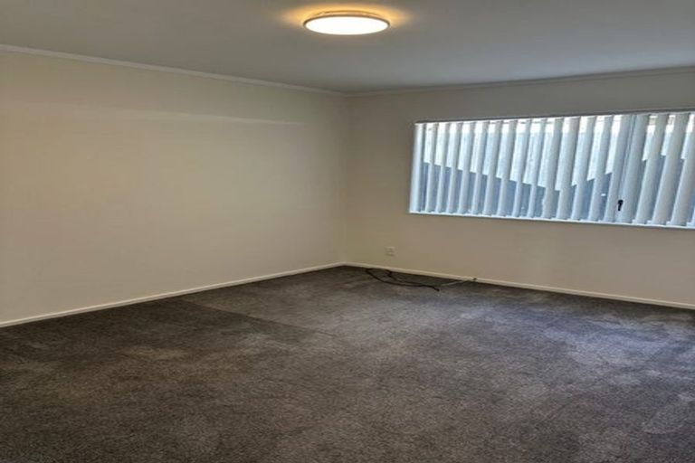 Photo of property in 1/9 Santiago Crescent, Unsworth Heights, Auckland, 0632
