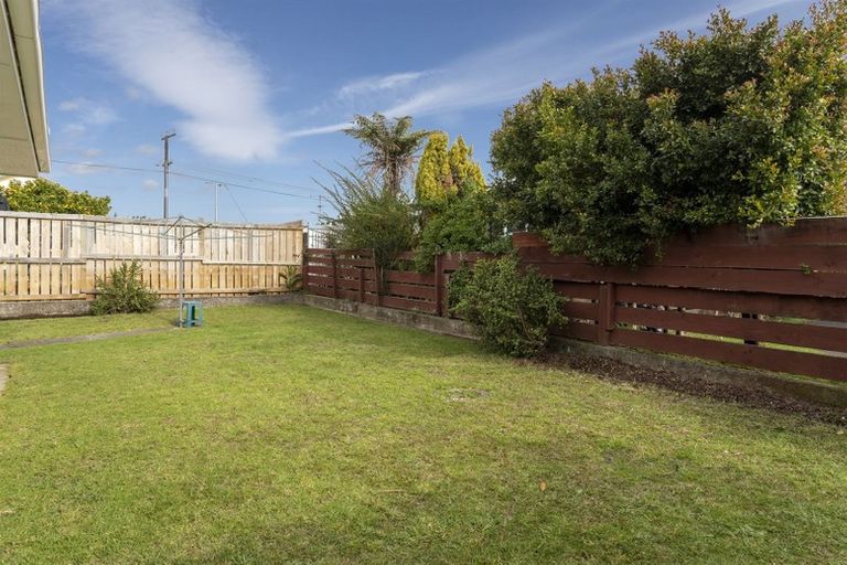 Photo of property in 2/4 Linklater Avenue, Bellevue, Tauranga, 3110