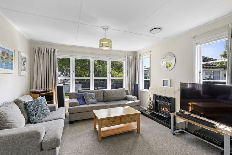 Photo of property in 9 Huia Grove, Elderslea, Upper Hutt, 5018