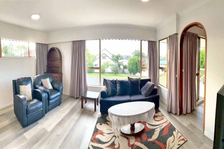 Photo of property in 9 Gilbass Avenue, Hamilton Lake, Hamilton, 3204