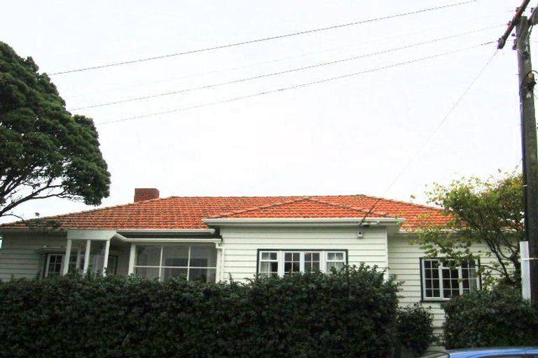 Photo of property in 1 Ranui Crescent, Khandallah, Wellington, 6035