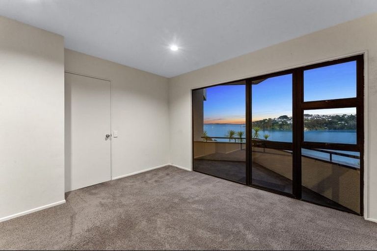 Photo of property in 2/102 Queen Street, Northcote Point, Auckland, 0627