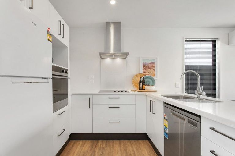 Photo of property in 5 Wheatsheaf Lane, Heathcote Valley, Christchurch, 8022