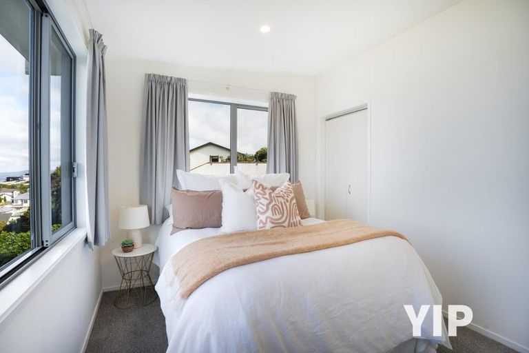 Photo of property in 4b Sunhaven Drive, Newlands, Wellington, 6037