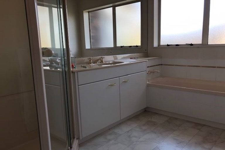Photo of property in 53 Kenmure Avenue, Forrest Hill, Auckland, 0620