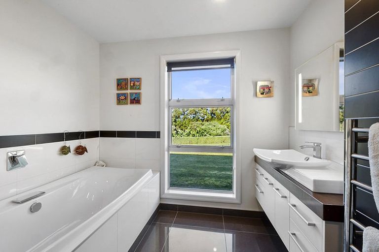 Photo of property in 62 Atkinson Road, Hurworth, New Plymouth, 4371