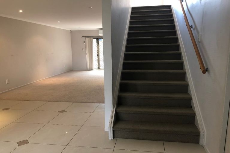 Photo of property in 13 Bushpark Place, Flat Bush, Auckland, 2016