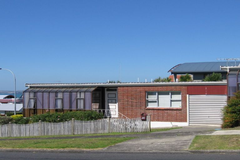 Photo of property in 2/33 Castor Bay Road, Castor Bay, Auckland, 0620