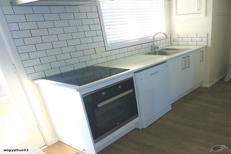 Photo of property in 4/27 Nikau Street, New Lynn, Auckland, 0600