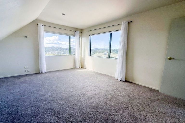 Photo of property in 1 Ngahere Views, Orewa, 0931