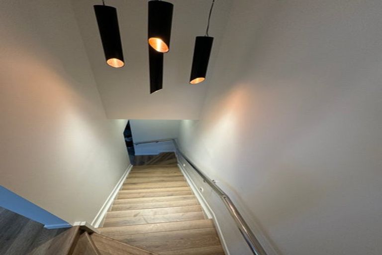 Photo of property in 19 Windy Ridge Road, Glenfield, Auckland, 0629