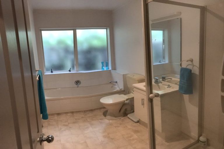 Photo of property in 104 Harmel Road, Glendene, Auckland, 0602