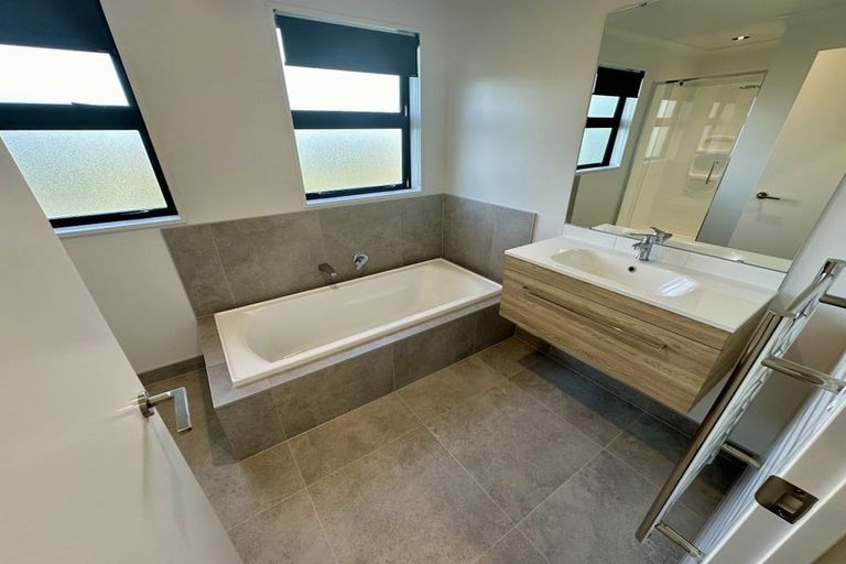 Photo of property in 6c Jern Place, Eastern Beach, Auckland, 2012