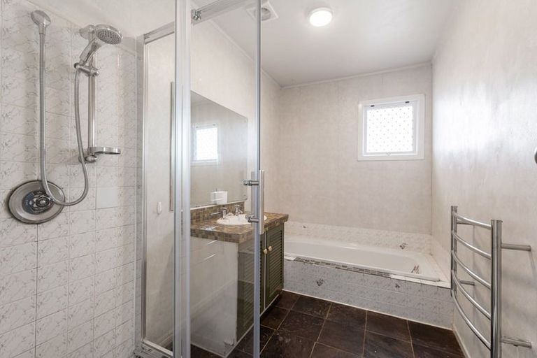 Photo of property in 60 Glengarry Road, Glen Eden, Auckland, 0602