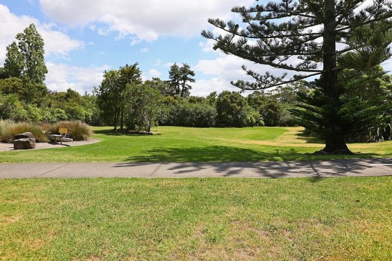 Photo of property in 70 Savoy Road, Glen Eden, Auckland, 0602