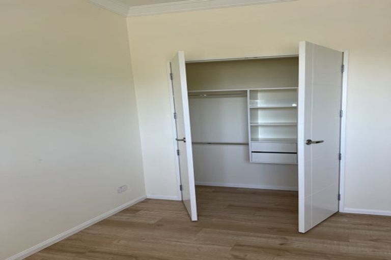 Photo of property in 12 Te Awa Place, Red Beach, 0932