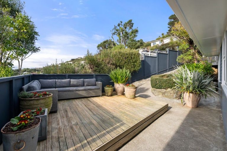 Photo of property in 16 Doris Gordon Crescent, Crofton Downs, Wellington, 6035