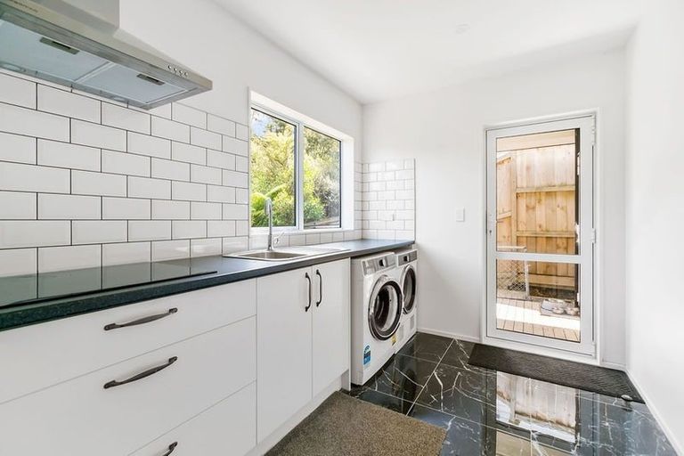 Photo of property in 28 Shah Place, Glen Eden, Auckland, 0602