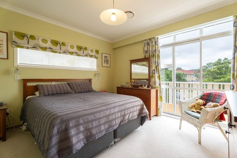 Photo of property in 5 Lane Crescent, Tawa, Wellington, 5028
