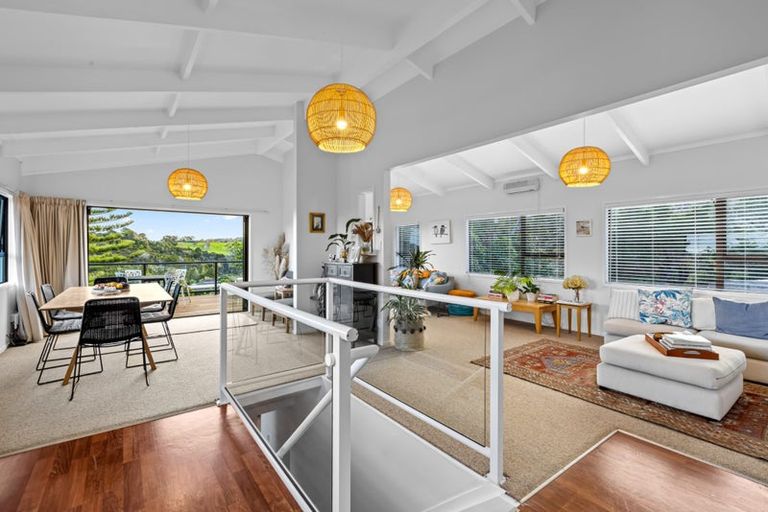 Photo of property in 3 Leigh Road, Leigh, 0985