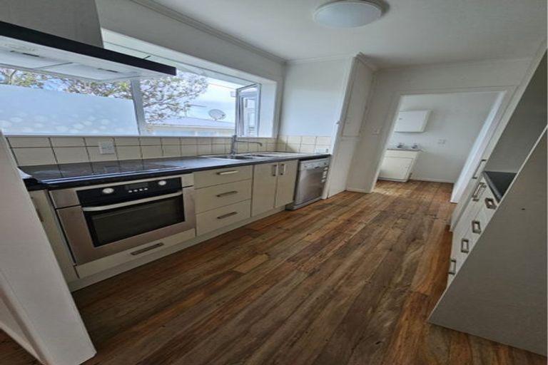 Photo of property in 42 Lyttelton Avenue, Forrest Hill, Auckland, 0620