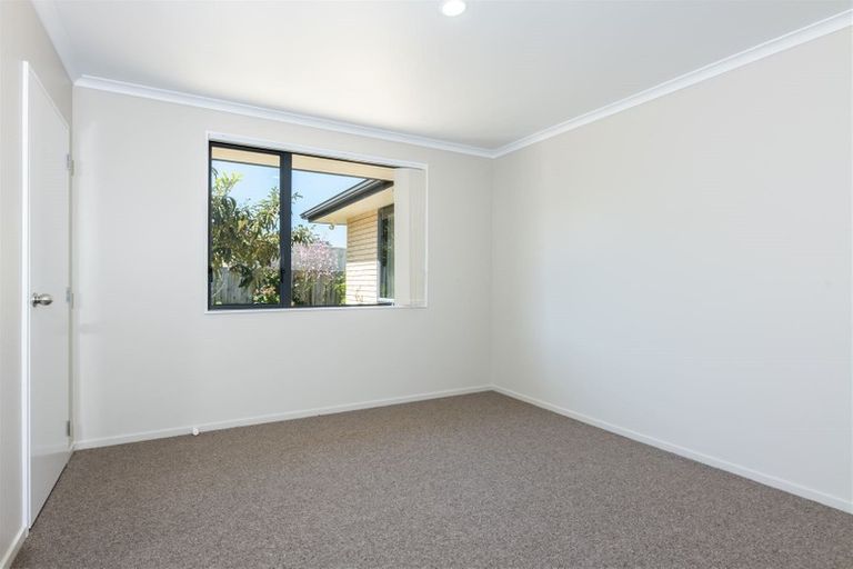 Photo of property in 30 Misty Valley Drive, Henderson, Auckland, 0612