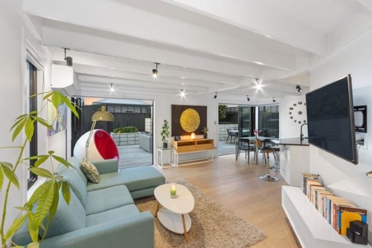 Photo of property in 2/36 Edgeware Road, St Albans, Christchurch, 8014