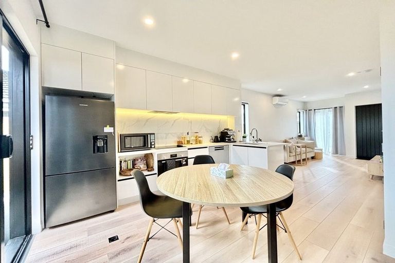 Photo of property in 3/28 Smythe Road, Henderson, Auckland, 0612