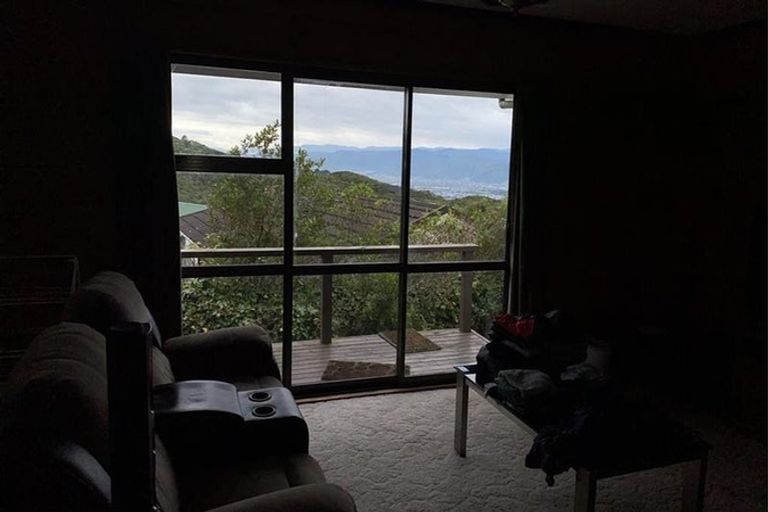 Photo of property in 21b Fernhaven Grove, Newlands, Wellington, 6037