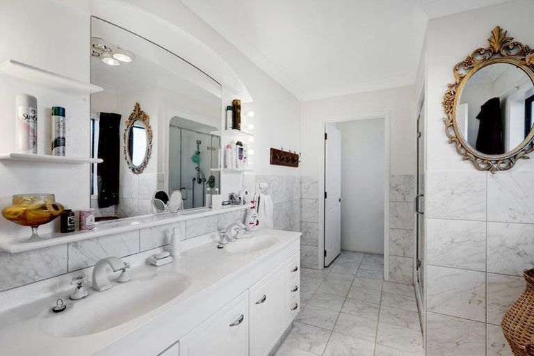 Photo of property in 3 Karina Road, Merrilands, New Plymouth, 4312