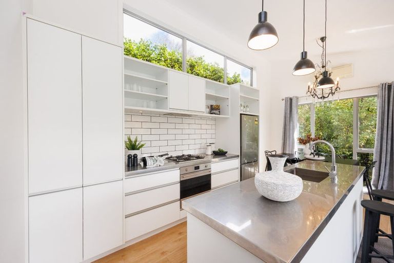 Photo of property in 16a Springdale Grove, Fitzherbert, Palmerston North, 4410