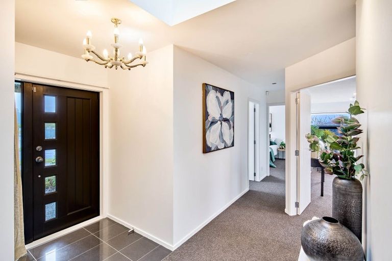 Photo of property in 49 Sunstone Crescent, Brown Owl, Upper Hutt, 5018