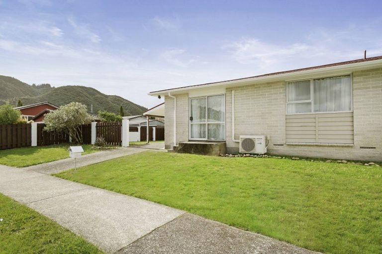 Photo of property in 2/12 Tacoma Drive, Totara Park, Upper Hutt, 5018