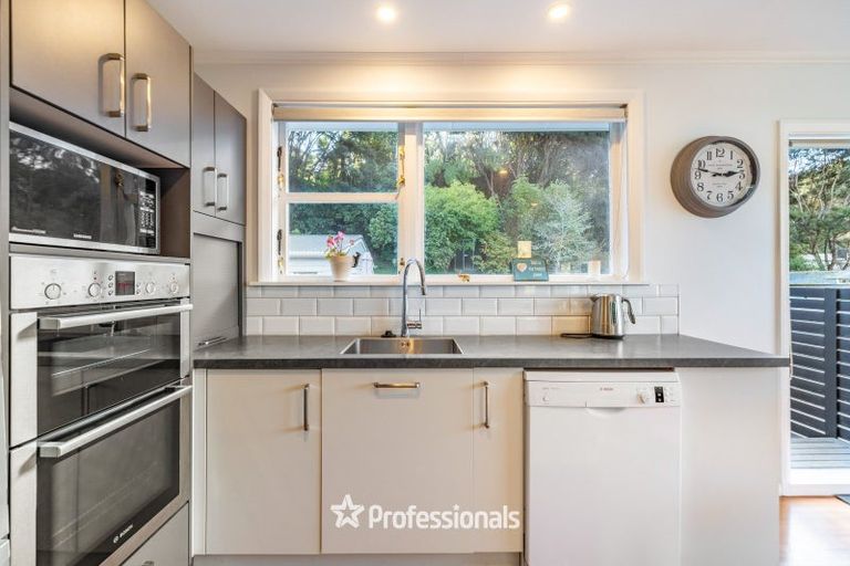 Photo of property in 14 Pinehaven Road, Pinehaven, Upper Hutt, 5019