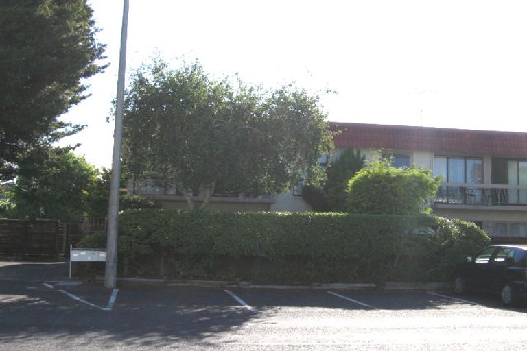 Photo of property in 1/1 Glen Road, Browns Bay, Auckland, 0630