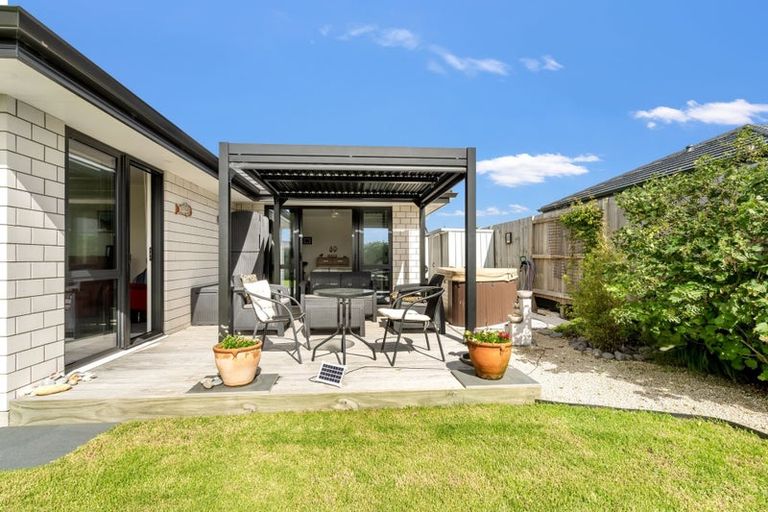 Photo of property in 4 Te Taniwha Road, One Tree Point, 0118