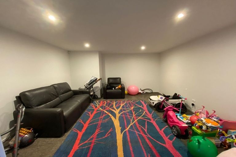 Photo of property in 4/60 Hayfield Way, Karaka, Papakura, 2580