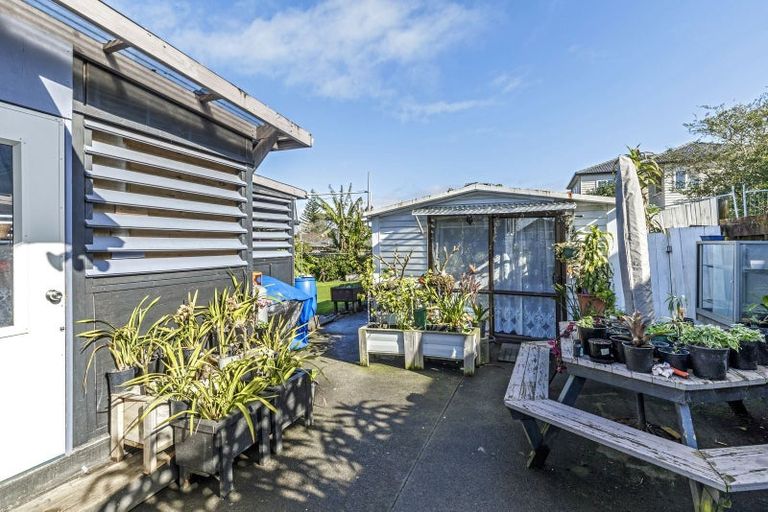 Photo of property in 43 Margaret Road, Papatoetoe, Auckland, 2025