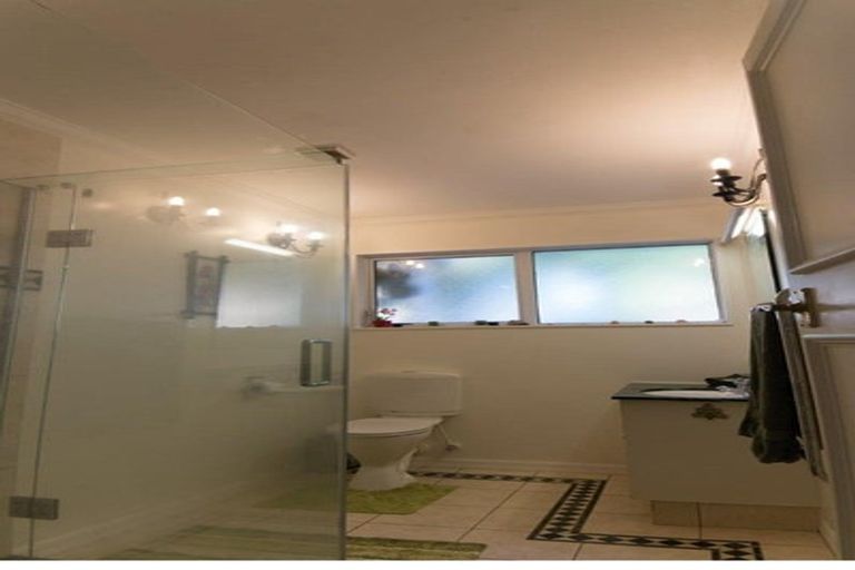 Photo of property in 1 Churton Drive, Churton Park, Wellington, 6037