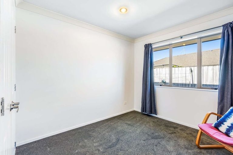 Photo of property in 5 Ernest Shackleton Place, Waiuku, 2123